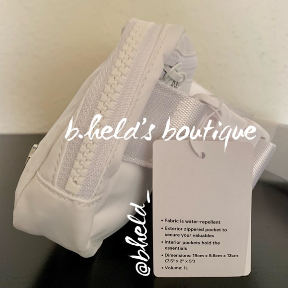lululemon Everywhere Belt Bag in White with Silver Zipper (1L) Brand New NWT - Picture 4 of 15